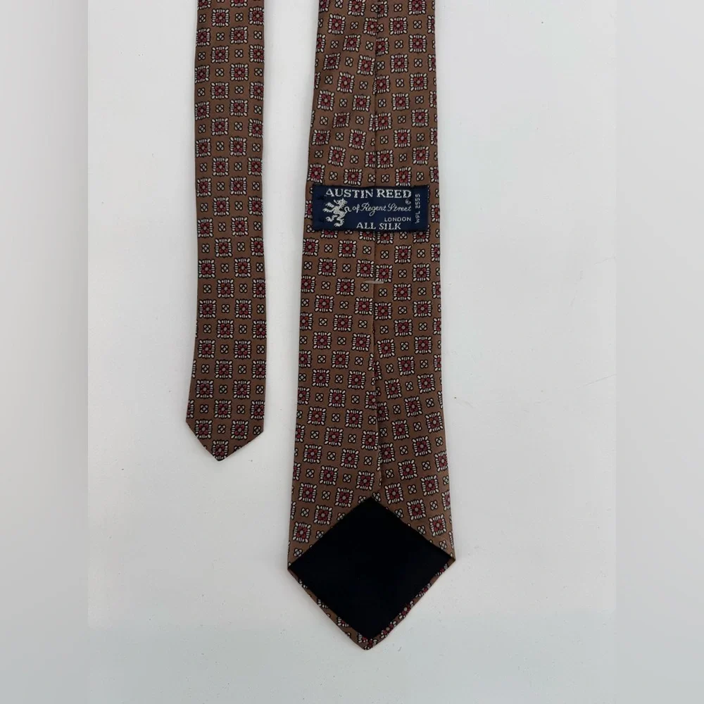 Vintage Austin Reed 100% Silk Geometric Patterned Brown Tie